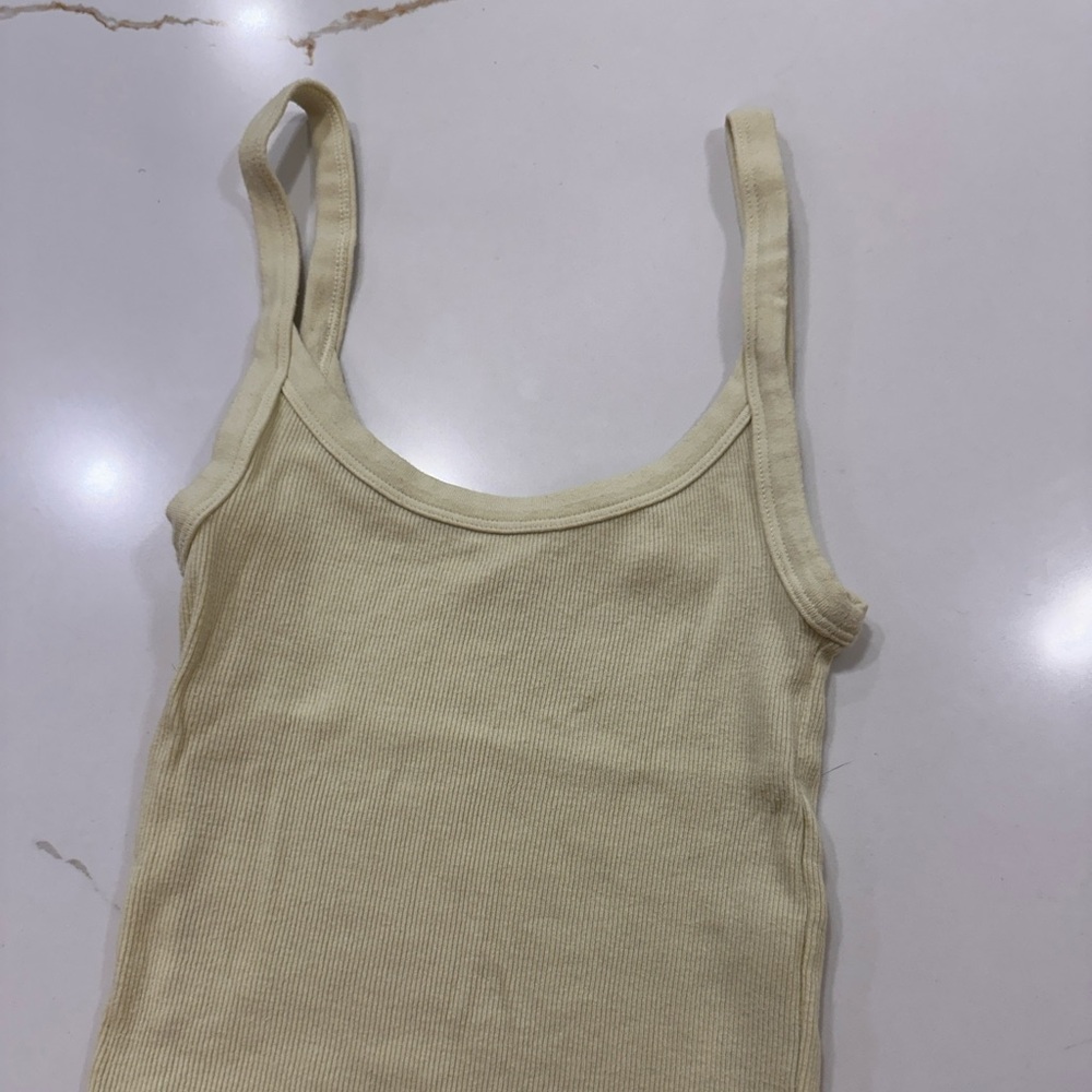 aritzia Light Yellow Ribbed Tank Top - Picture 3 of 3